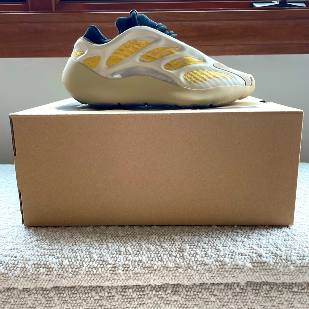 Yeezy 700 Safflower